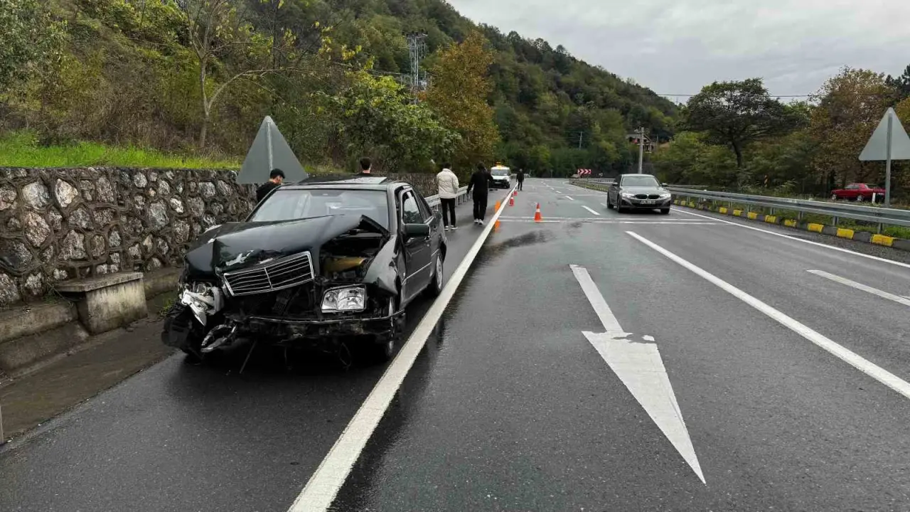 Zonguldak’ta yağmur dansı! Otomobil bariyerle tango yaptı 1