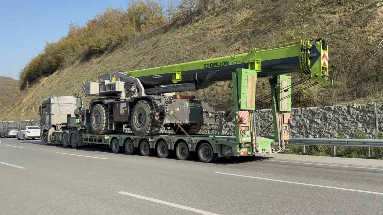 Otomobil takla attı, yaralılar yola savruldu! 4