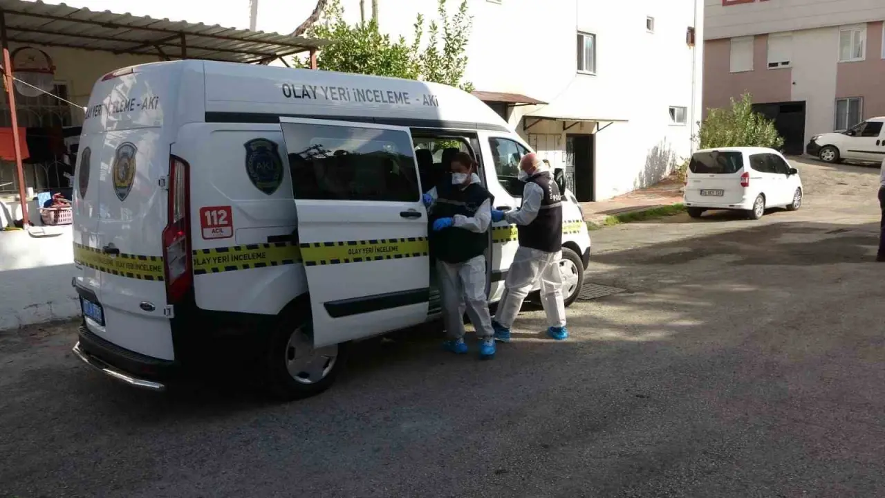 10 gündür haber alınamıyordu, Evinden koku gelince gerçek ortaya çıktı! 6