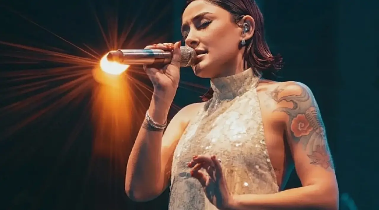 Sahne ışıkları altında değil, acının gölgesinde... Melek Mosso içini döktü! 2