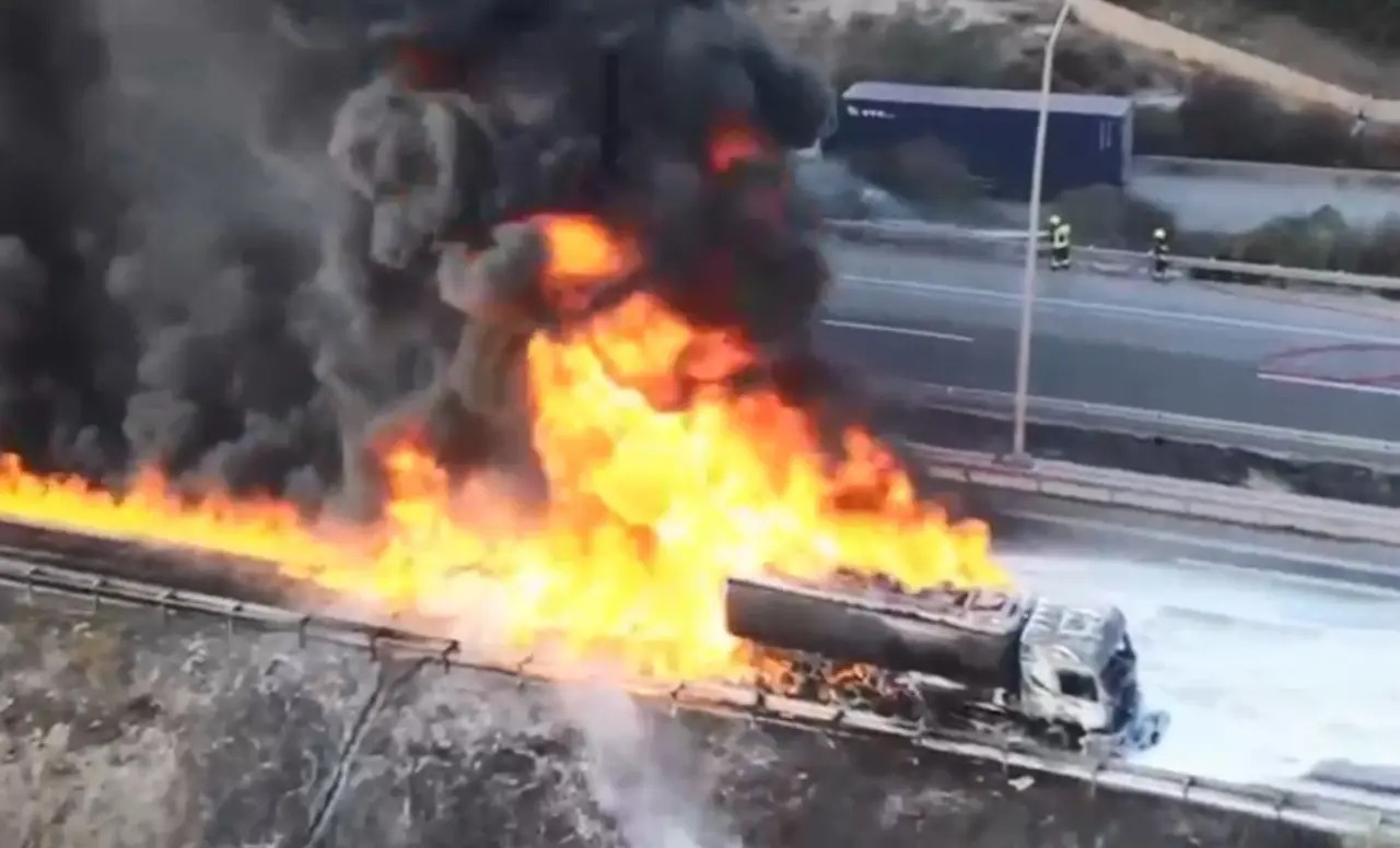 26 tonluk cehennem ateşi! Alevler gökyüzüne yükseldi, patlamalar art arda geldi 2