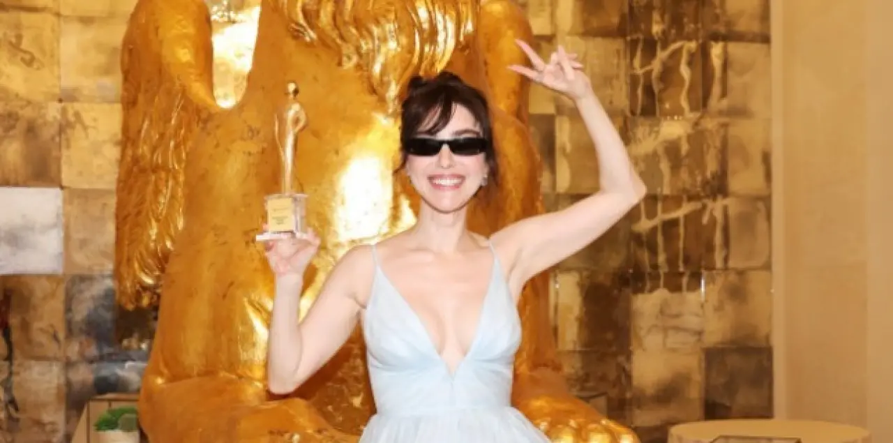 Kırmızı halıdan mutfağa... Özge Gürel’den gerçek hayat itirafı! 1