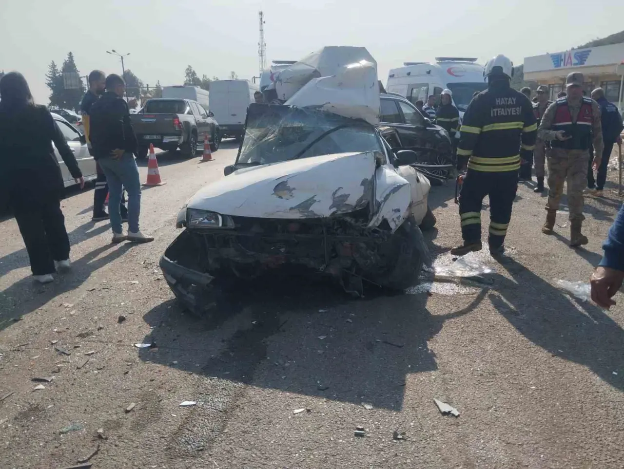 Hatay’da korkunç zincirleme kaza! Tır 5 aracı biçti 1