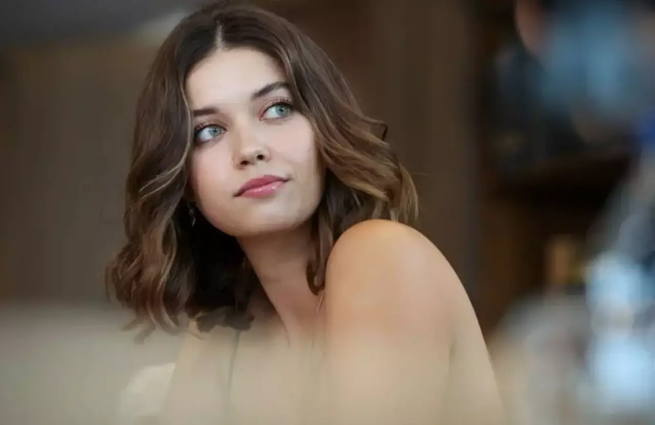 Yalı Çapkını’ndan A.B.İ.’ye geçiş: Afra Saraçoğlu'dan yeni projeye yeni imaj! 2