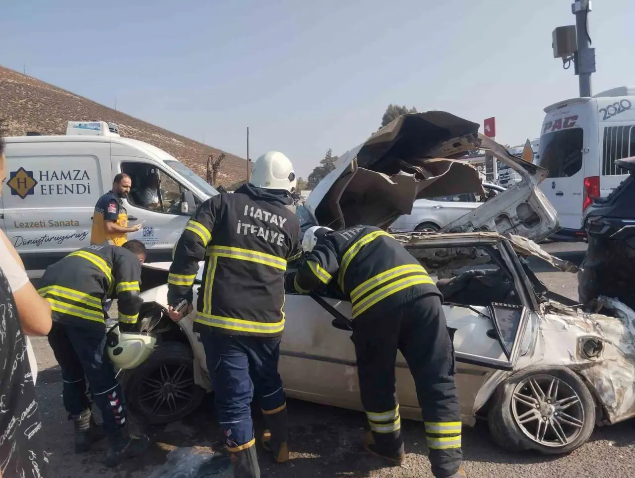 Hatay’da korkunç zincirleme kaza! Tır 5 aracı biçti 3