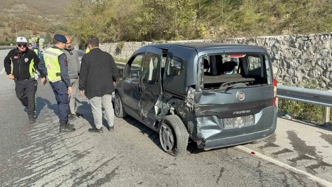 Otomobil takla attı, yaralılar yola savruldu! 3