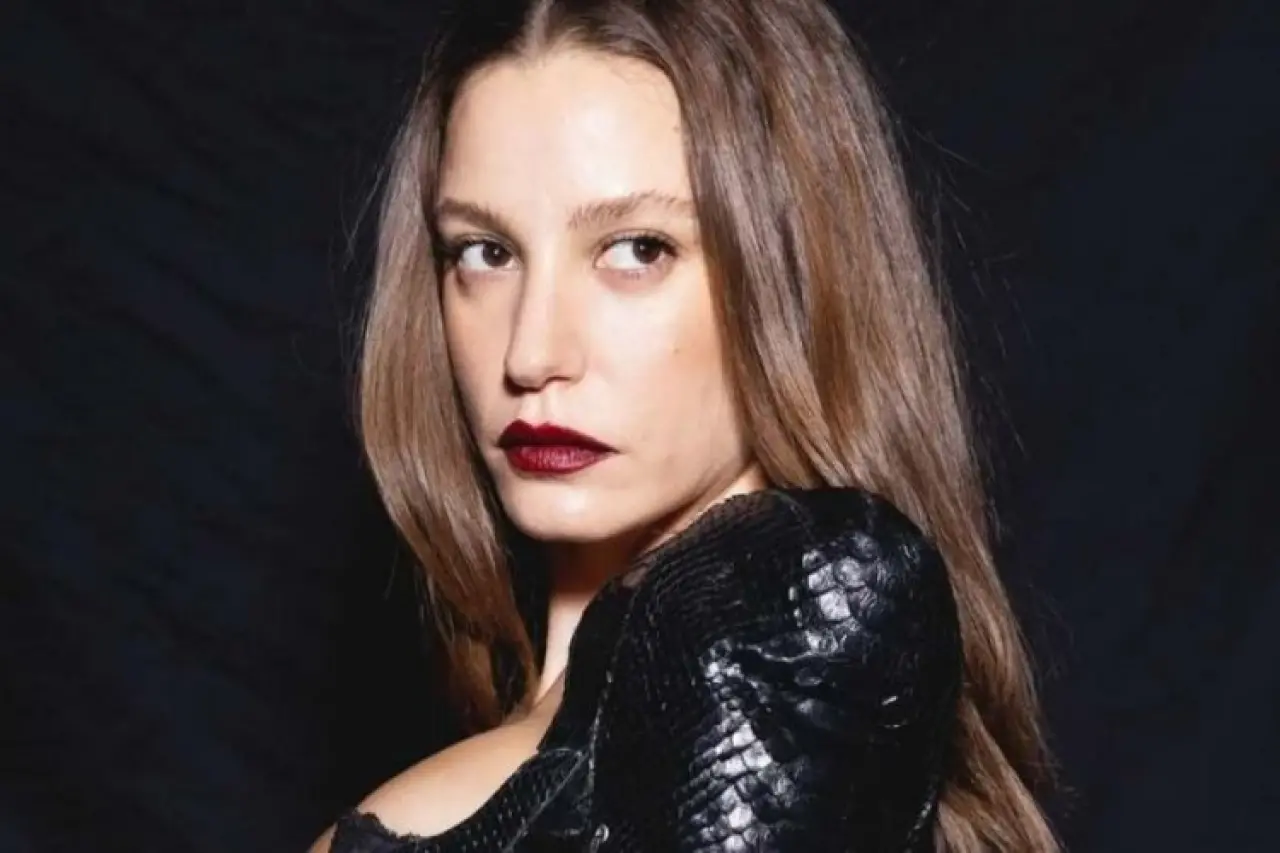 Serenay Sarıkaya’dan güçlü kadın manifestosu! 4