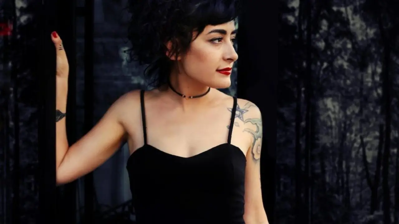 Sahne ışıkları altında değil, acının gölgesinde... Melek Mosso içini döktü! 3