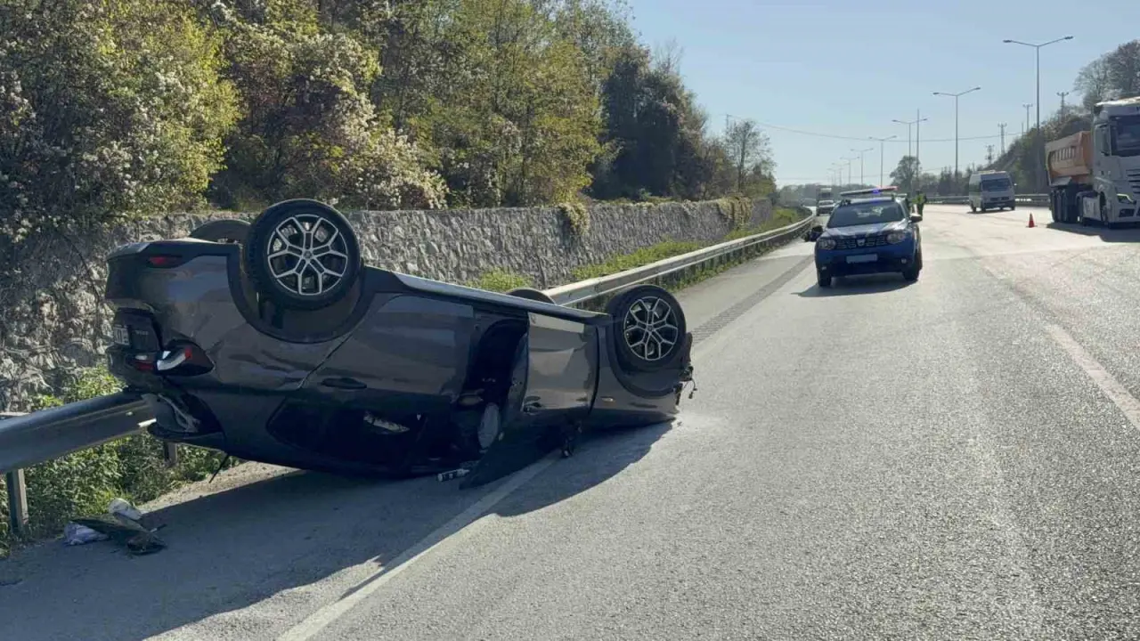 Otomobil takla attı, yaralılar yola savruldu! 2