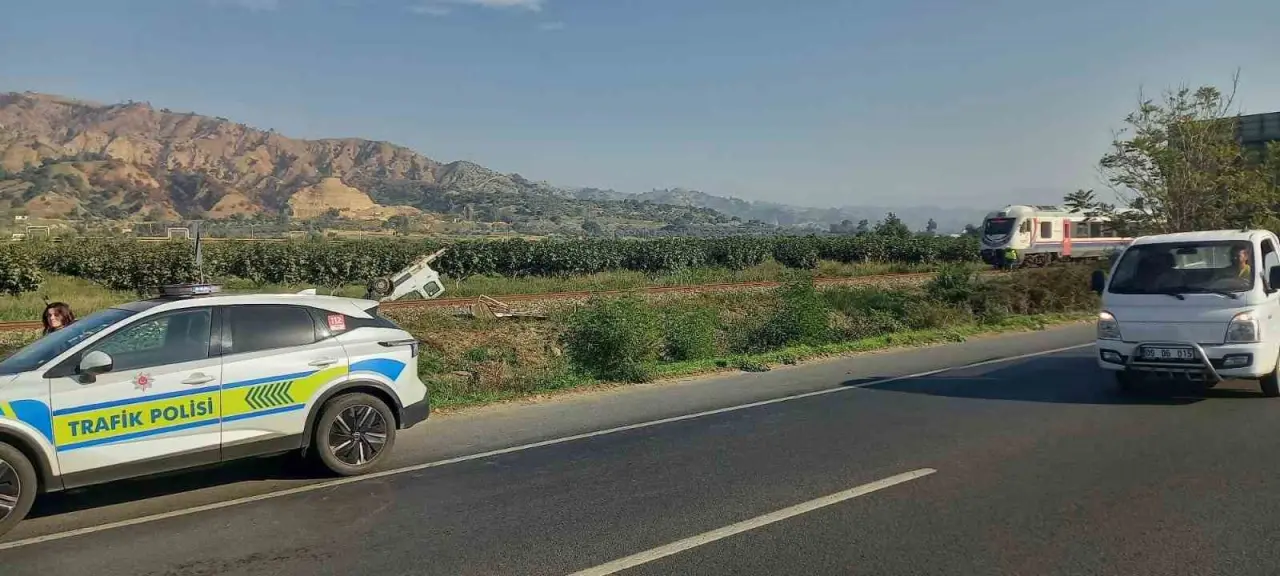 Kazadan saniyeler önce geçseydi… Sürücü tek parça, kamyonet iki! 2
