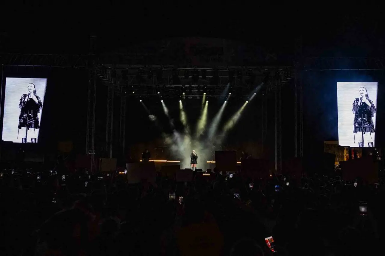 Tarsus Festivali’nde aşk ve müzik bir arada! Fatma Turgut konserinde evlilik teklifi 2