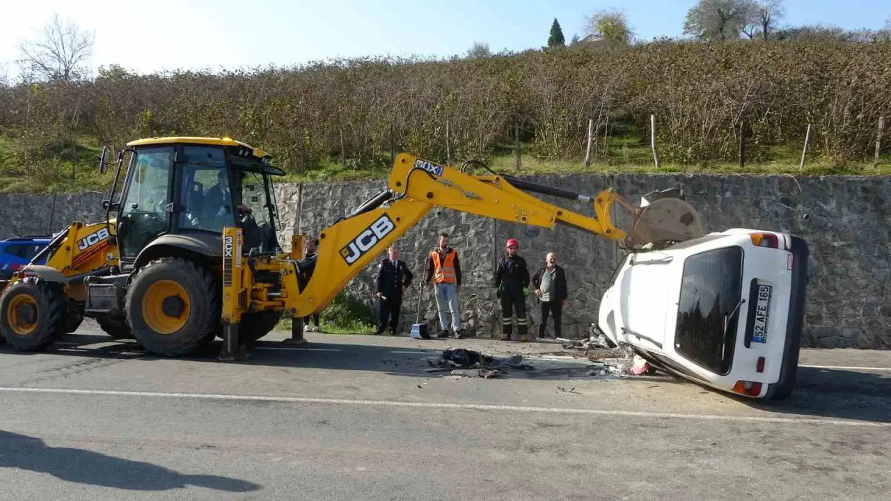 Direksiyon başındaki sürücü 17 yaşındaydı... Feci kazada acı haber geldi! 1