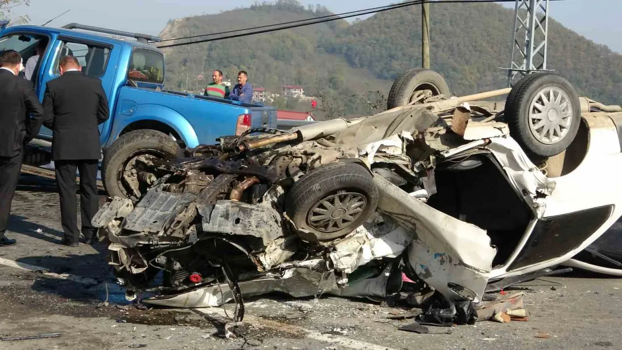Direksiyon başındaki sürücü 17 yaşındaydı... Feci kazada acı haber geldi! 2