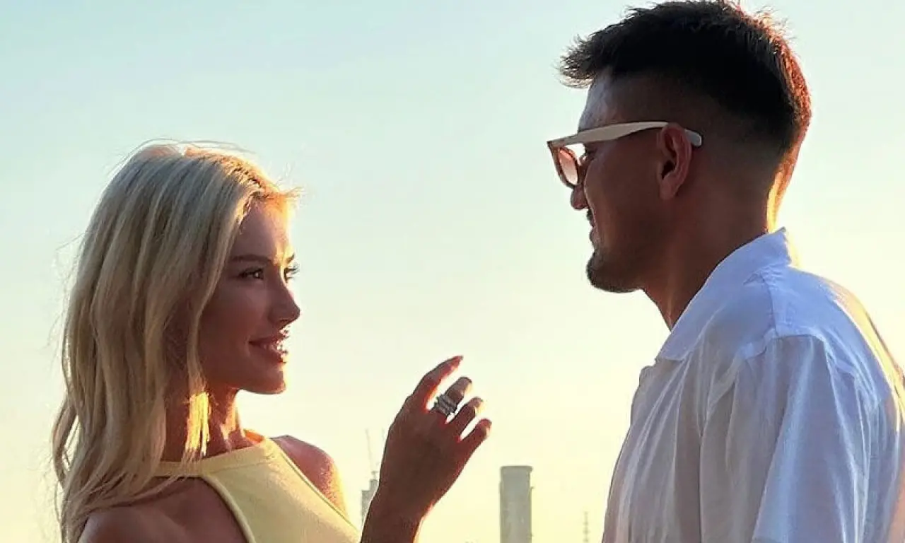 Futbolcu Cengiz Ünder’den fenomen sevgilisi Bilge Yenigül'e Yerebatan Sarnıcı’nda film gibi teklif! 1