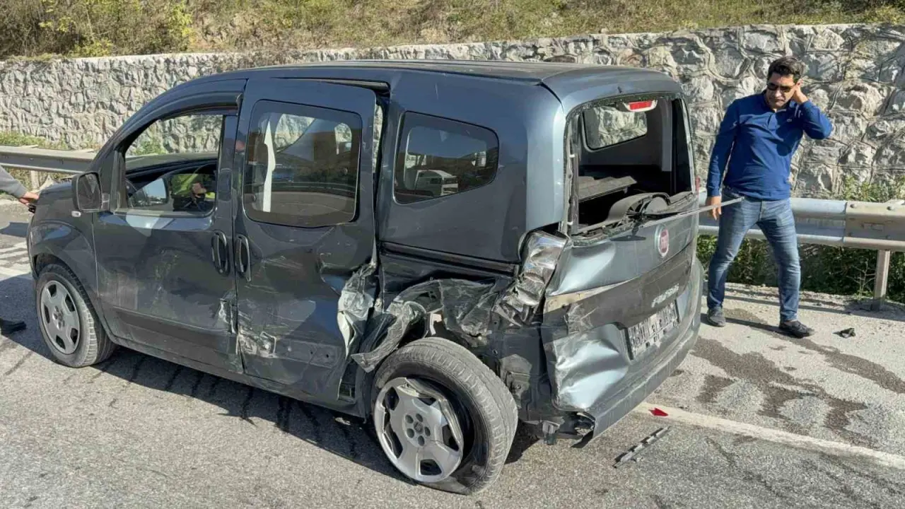 Otomobil takla attı, yaralılar yola savruldu! 1