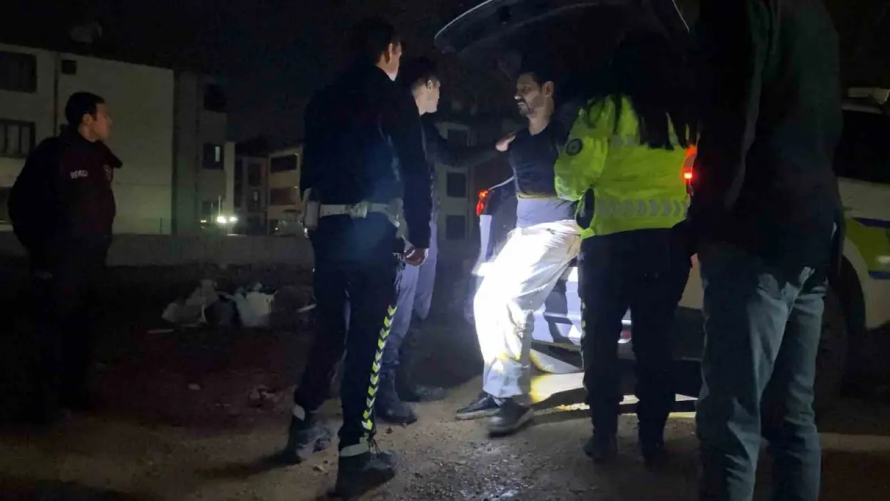 Drift attı, kaçtı, çarptı... Film gibi kovalamacanın sonu inşaatta bitti! 2