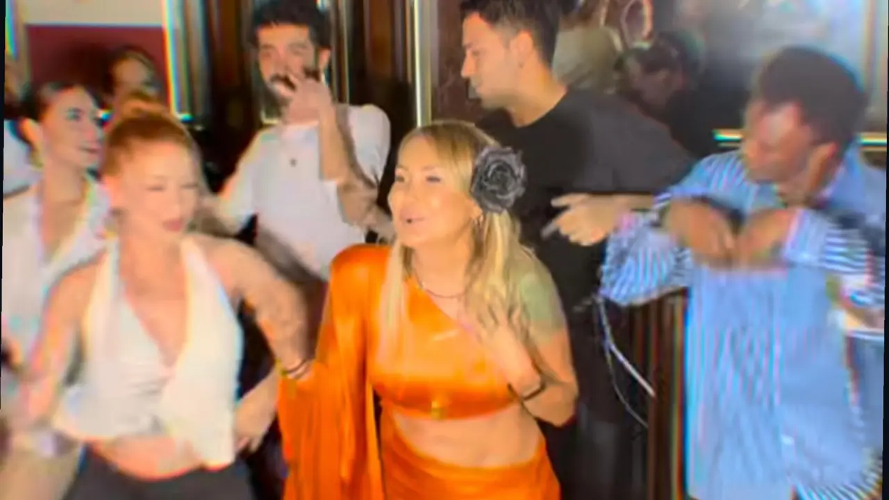 Aşkın adı Lambada... Yonca Evcimik'ten yeni şarkı ve aşk açıklaması! 1