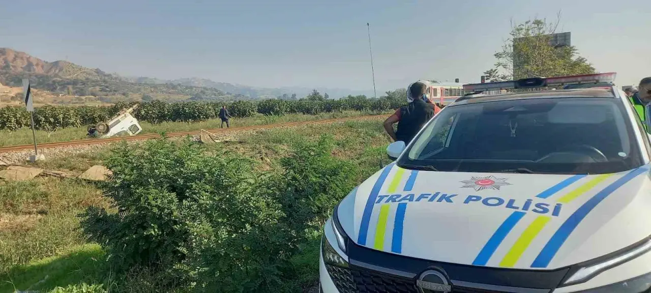 Kazadan saniyeler önce geçseydi… Sürücü tek parça, kamyonet iki! 1