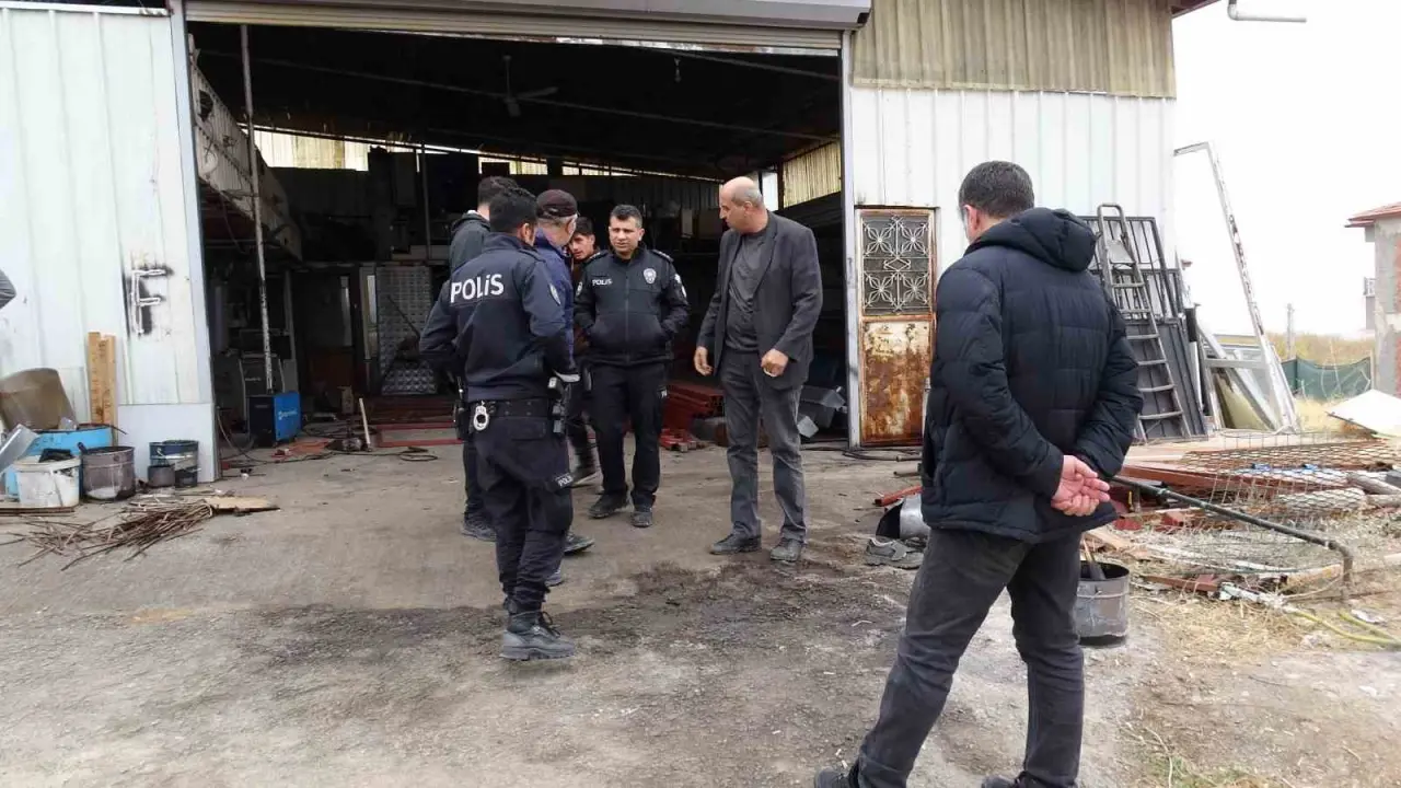 Akıl tutulması... Isınmak için ateşe tiner döküp alev topuna döndüler! 3