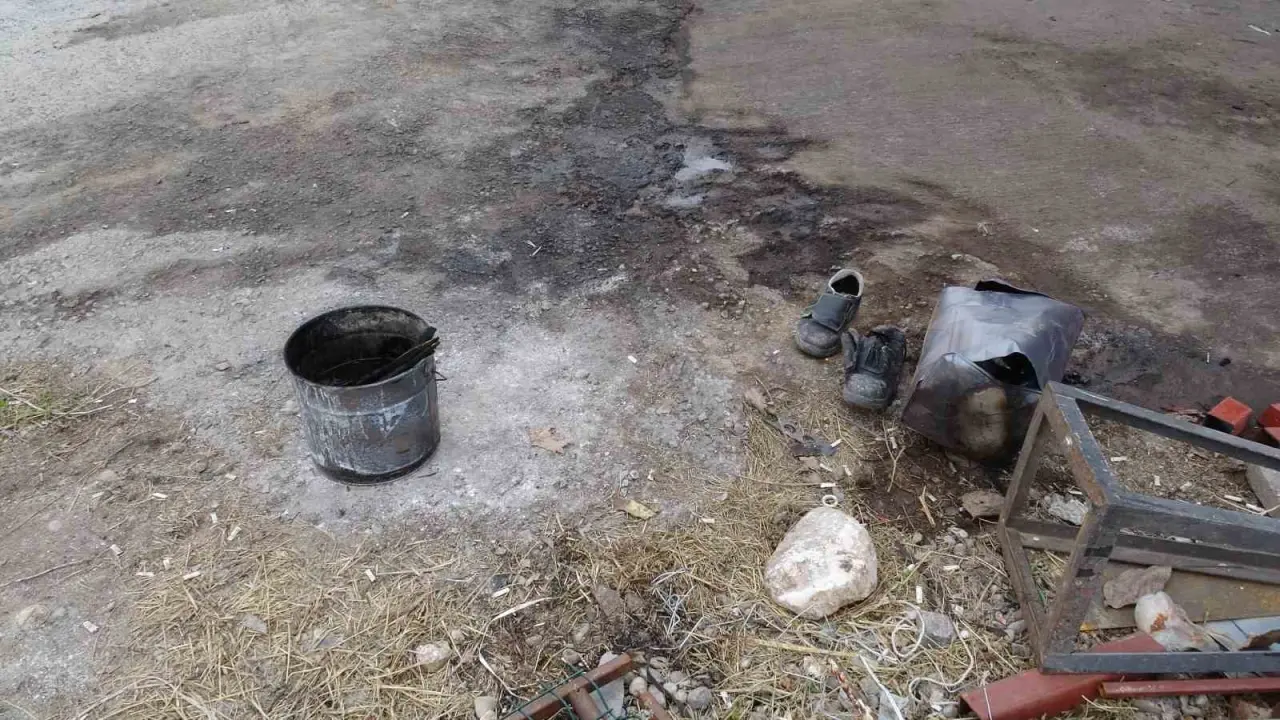 Akıl tutulması... Isınmak için ateşe tiner döküp alev topuna döndüler! 1