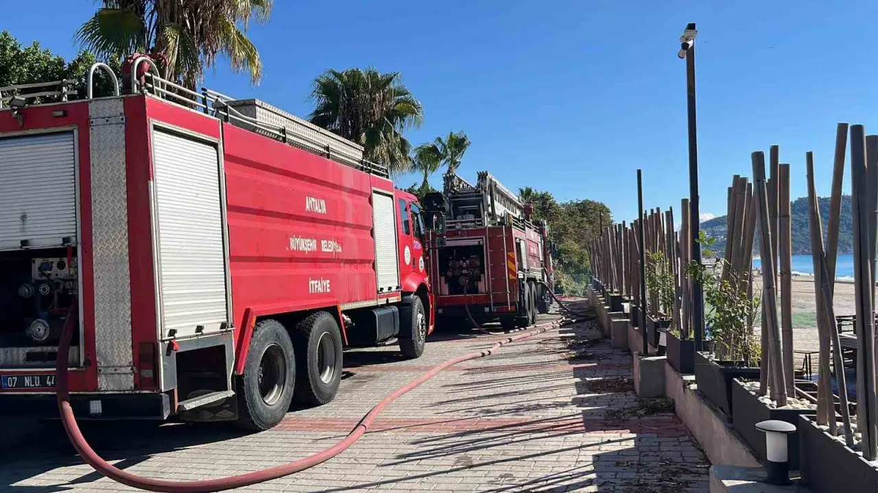 Antalya'da deniz değil, alev dalgası... Dumanlar güneşi kapattı! 5