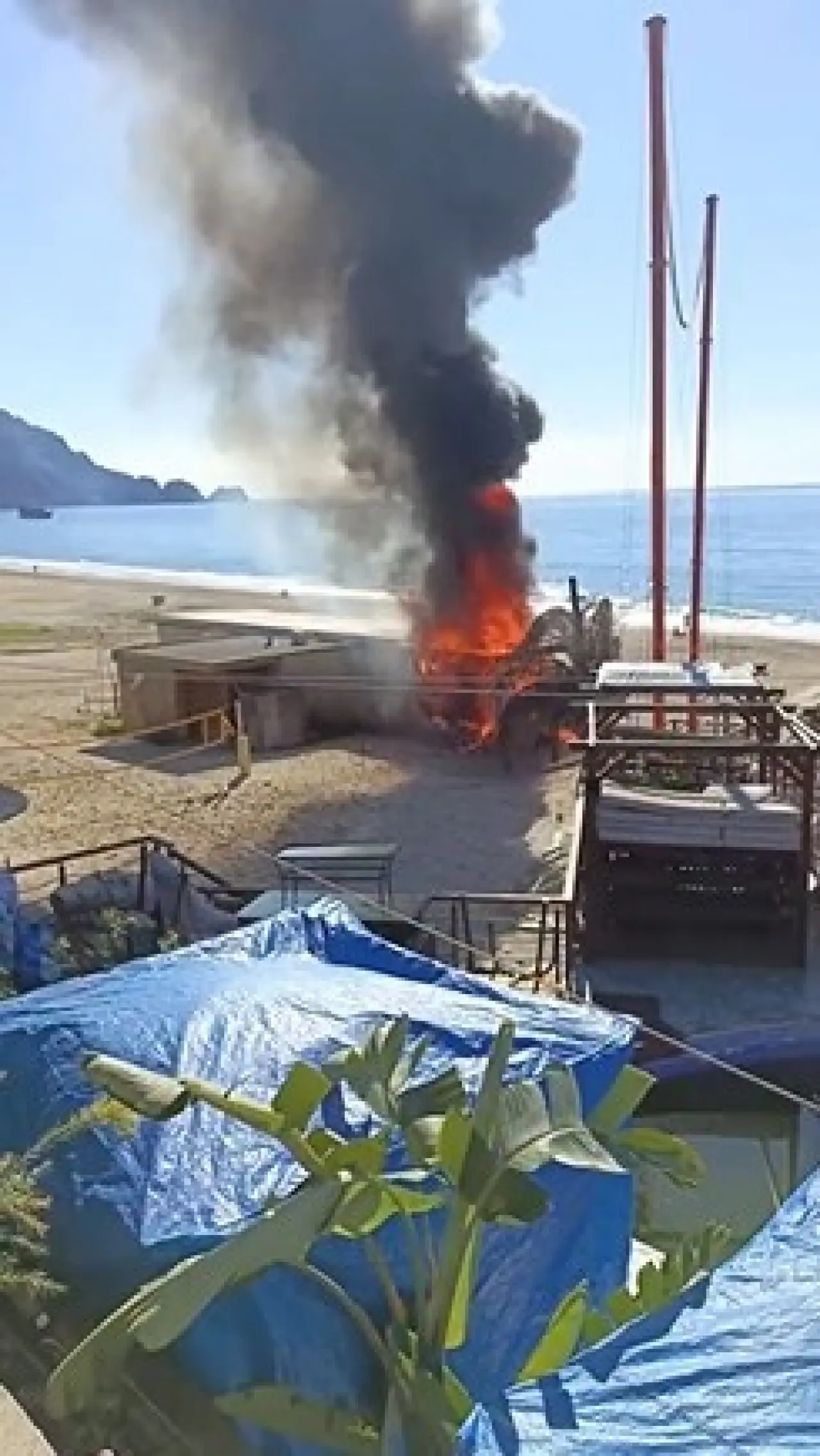 Antalya'da deniz değil, alev dalgası... Dumanlar güneşi kapattı! 1