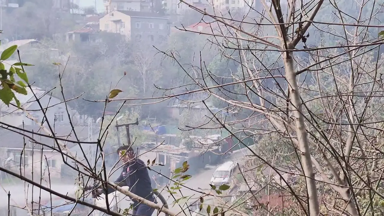 Alevler yükseldi, sinirler patladı... İtfaiyeci muhabiri yıkadı! 2