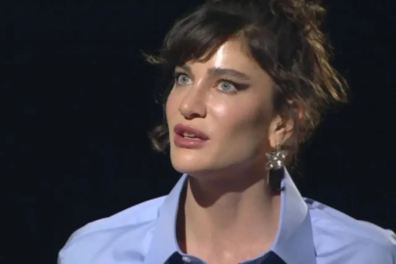 Berrak Tüzünataç'ın ‘Kutsal ve estetik’ yorumu hem güldürdü hem de düşündürttü! 1