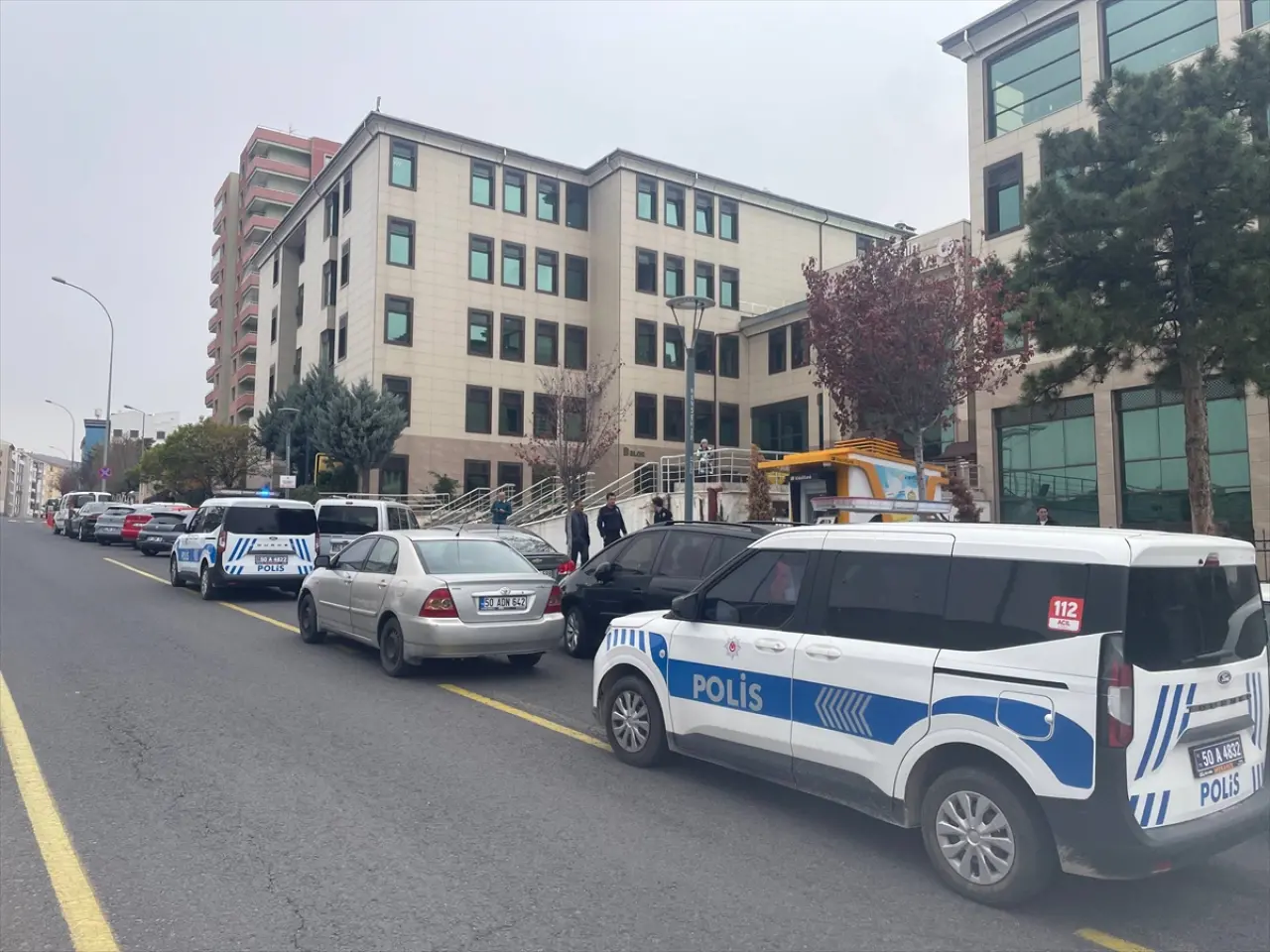 Biri kız kardeşi diğeri kocası... Kanlı kavgada yaralanan adamın çantası boş değildi! 1