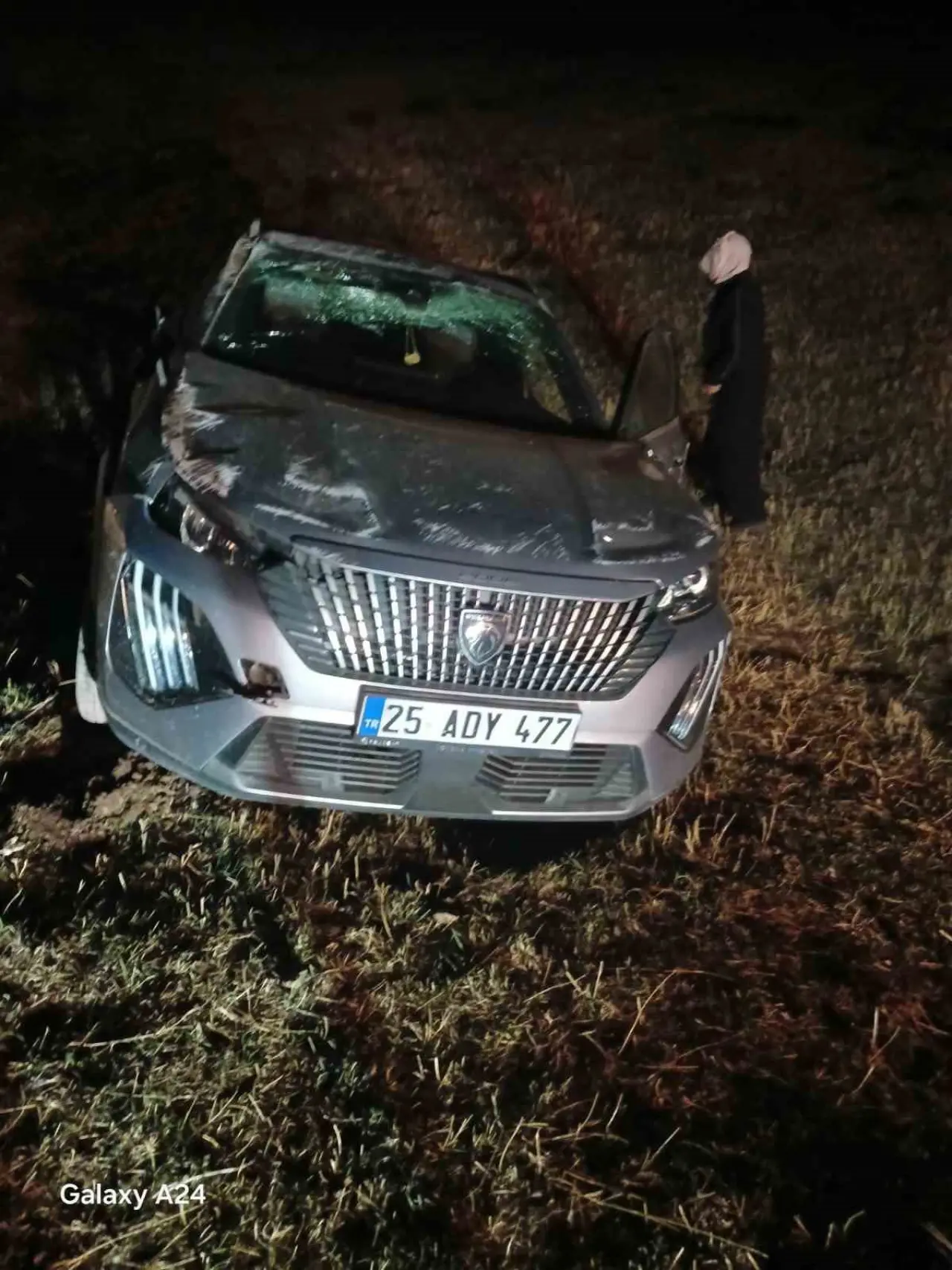 Böylesi görülmedi! Şarampole uçtu, hava yastıkları açılmadı ama... 3