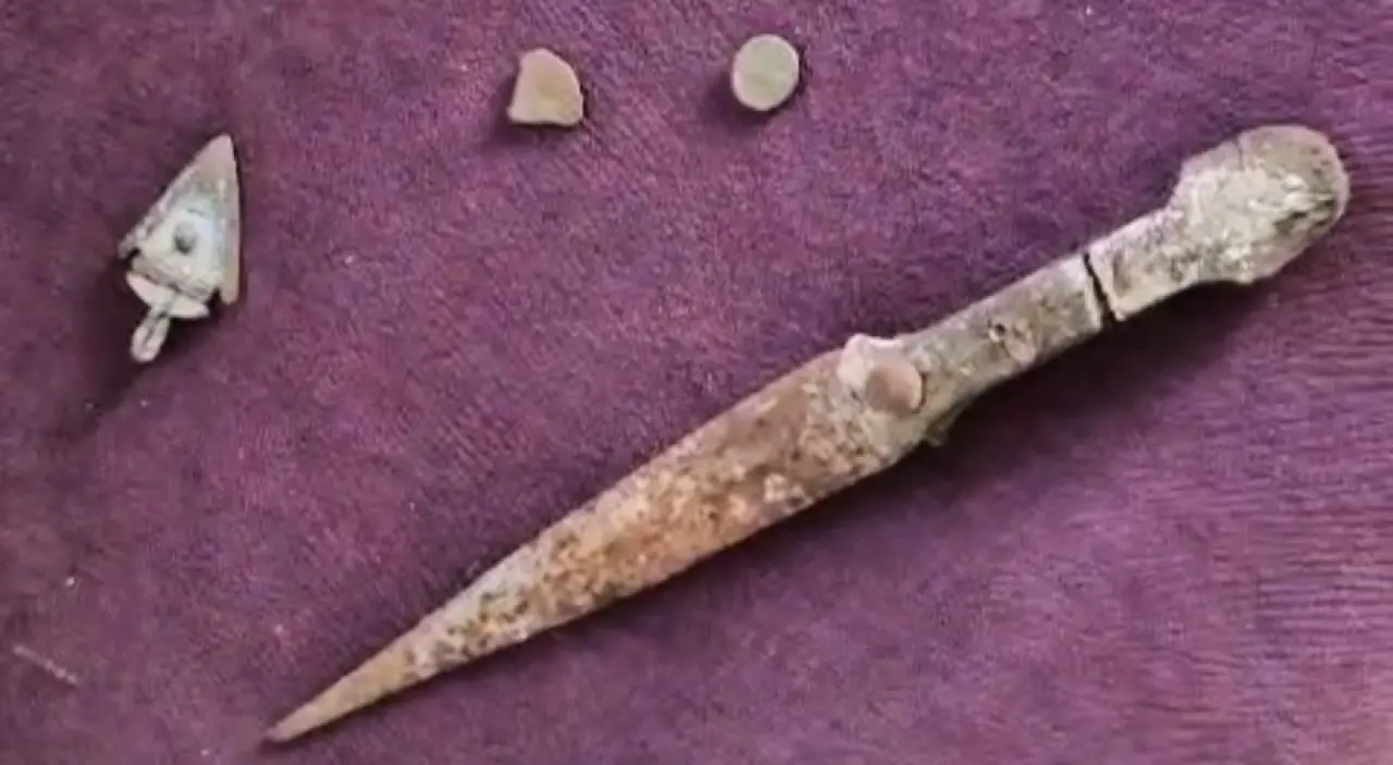 O evde ne ararsan var! Sikke, tabanca, tetik tertibatı... 2