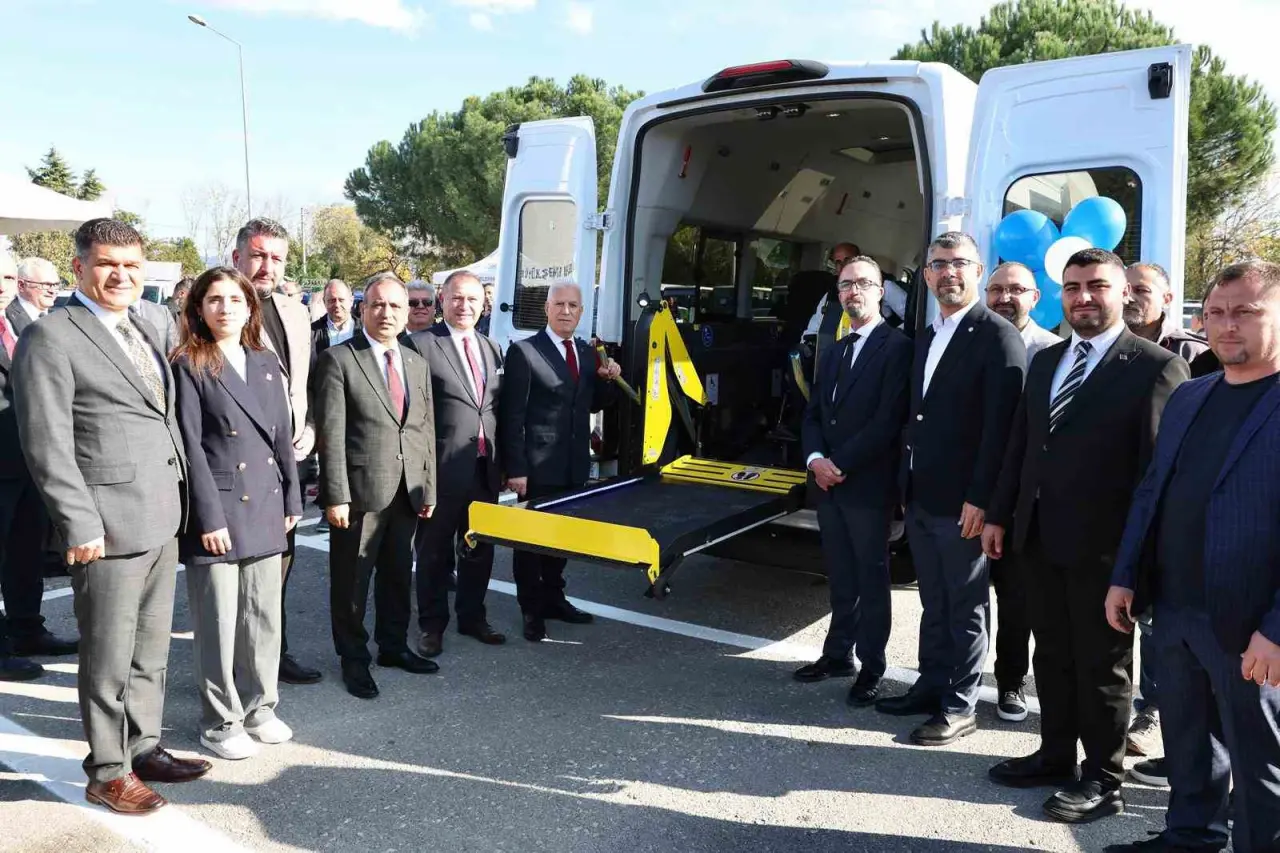 Bursa’da hizmet filosu gençleşiyor: Büyükşehir’den 110 milyonluk araç yatırımı! 5