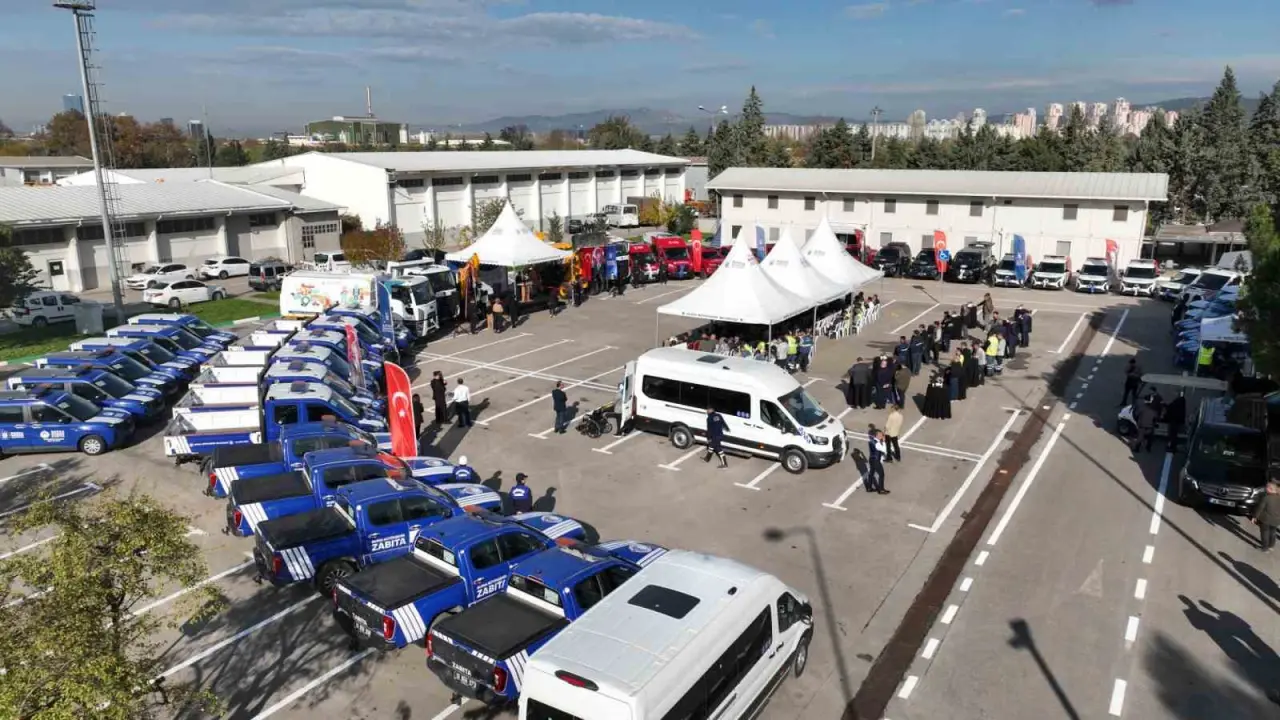 Bursa’da hizmet filosu gençleşiyor: Büyükşehir’den 110 milyonluk araç yatırımı! 2