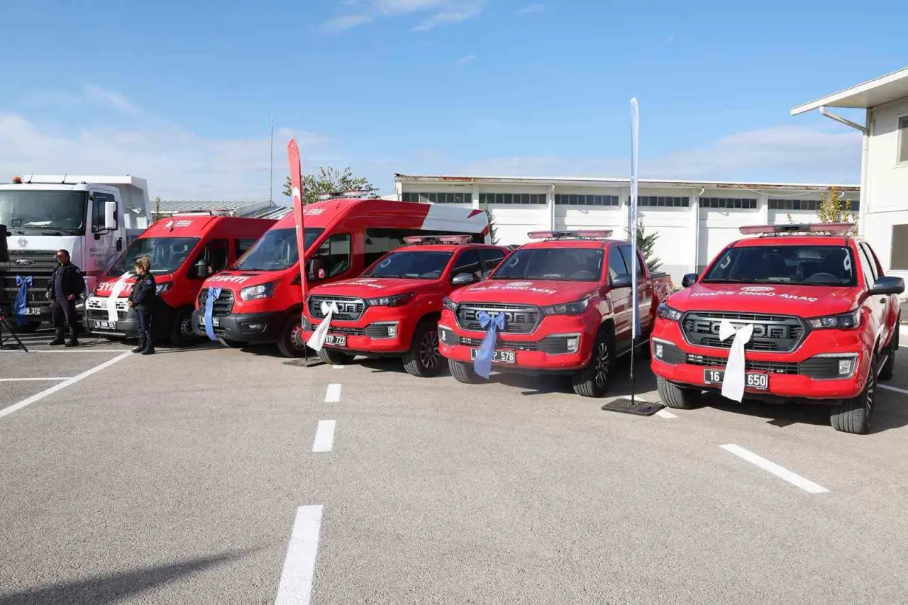 Bursa’da hizmet filosu gençleşiyor: Büyükşehir’den 110 milyonluk araç yatırımı! 3