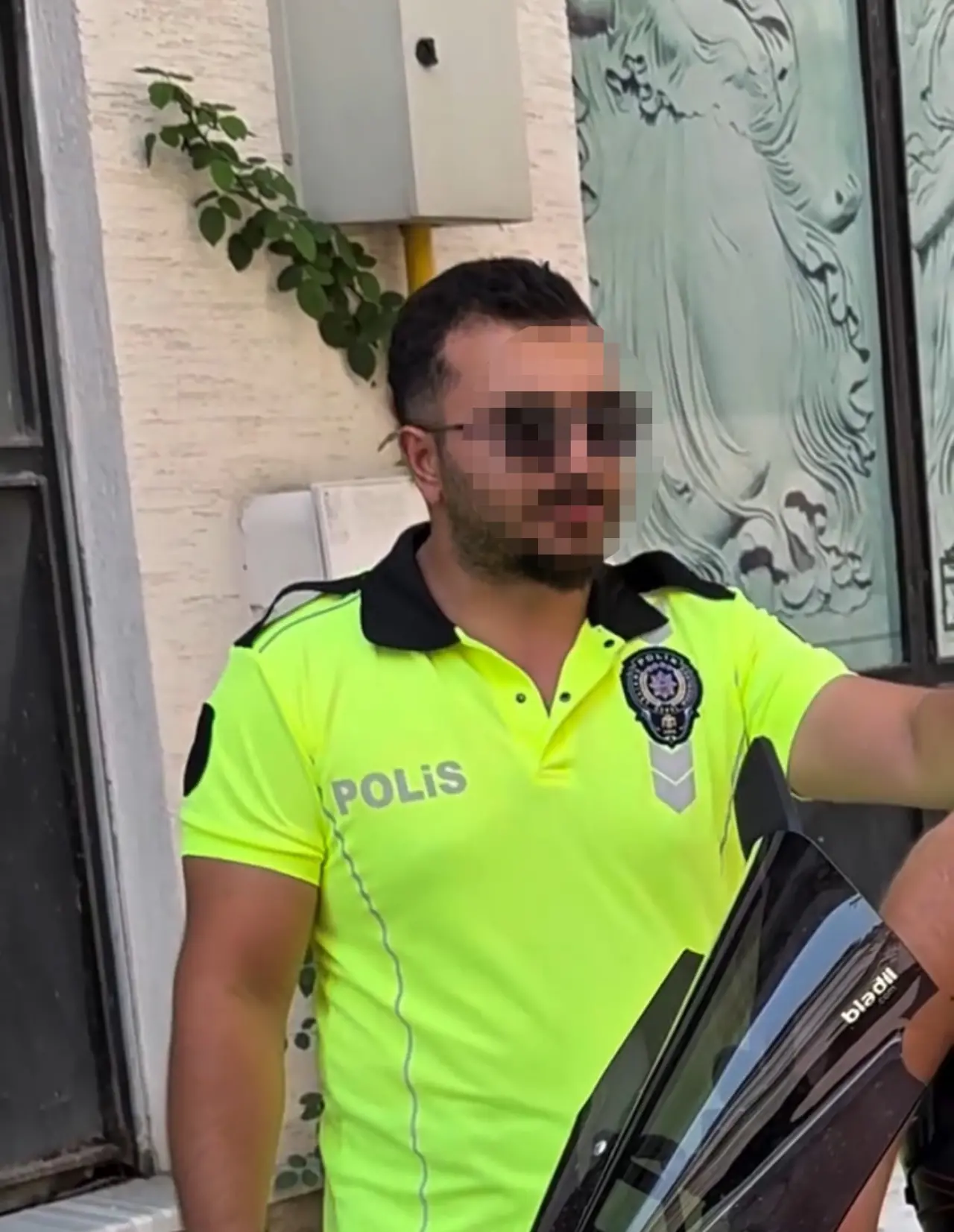 Like uğruna polis üniforması giydiler, adliyelik oldular! 2