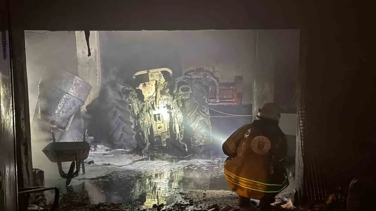 İznik’te akşam saatlerinde panik: Ardiye alev alev yandı! 5