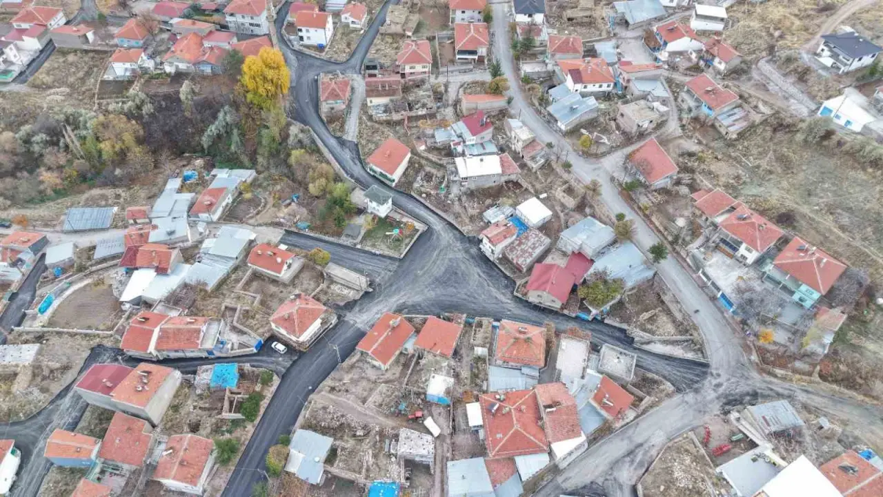 Kayseri'den kırsalda büyük asfalt hamlesi: Küpeli yenilenen yollarına kavuştu! 1