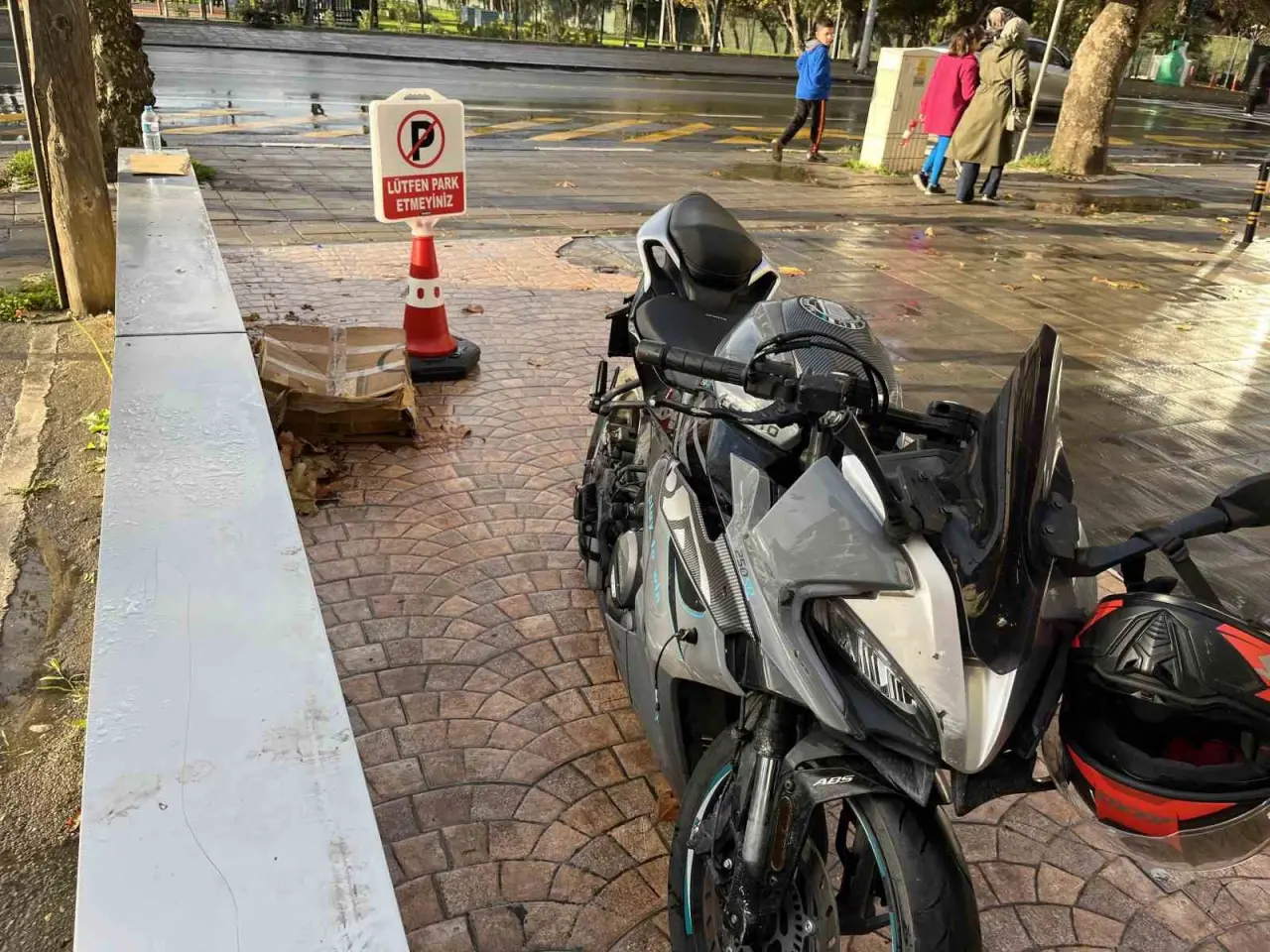 Aynı şehirde aynı gün peş peşe... Motosikletler domino taşı gibi devrildi! 3