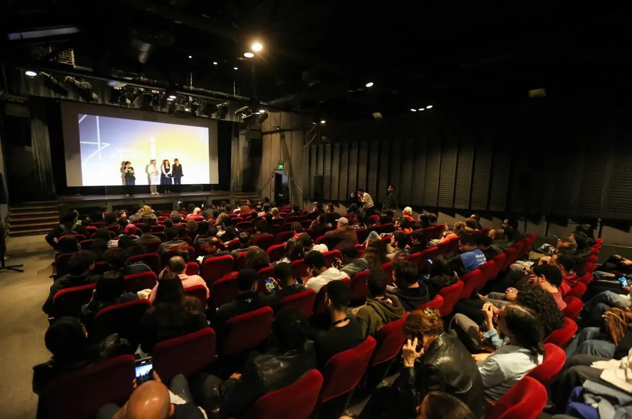 Dilan Çiçek Deniz ilk kez yapımcı koltuğunda! 2