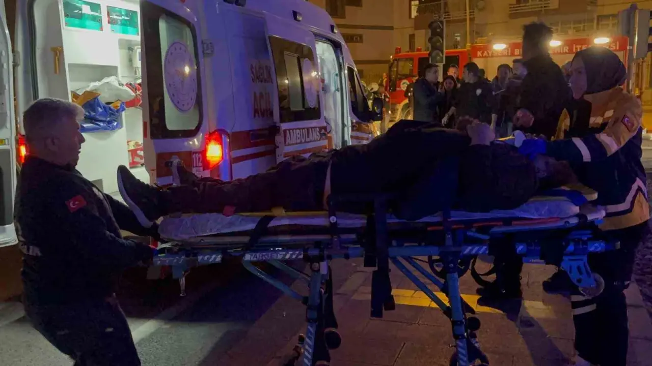 Kayseri'de kovalamaca takla ile bitti: Şüpheli araç alev aldı! 6