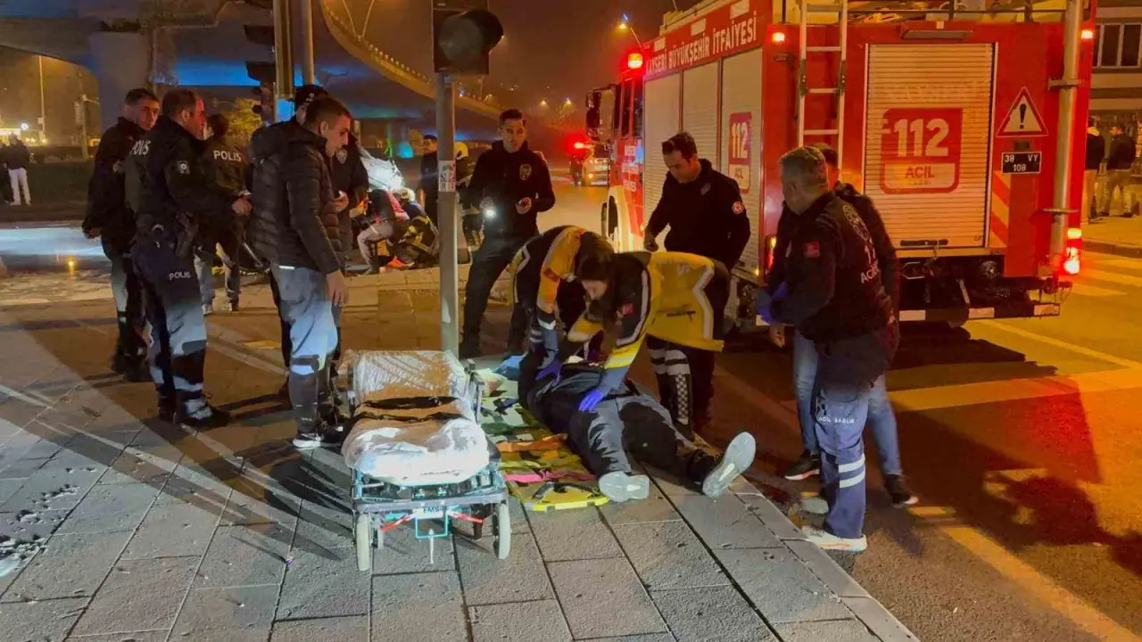 Kayseri'de kovalamaca takla ile bitti: Şüpheli araç alev aldı! 5