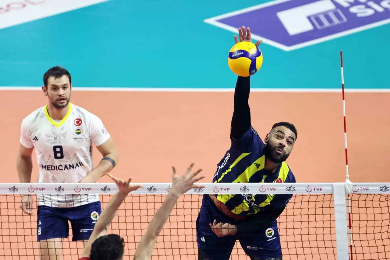 Parke alev alev: Fenerbahçe–Galatasaray voleybol maçında amansız kapışma! 1