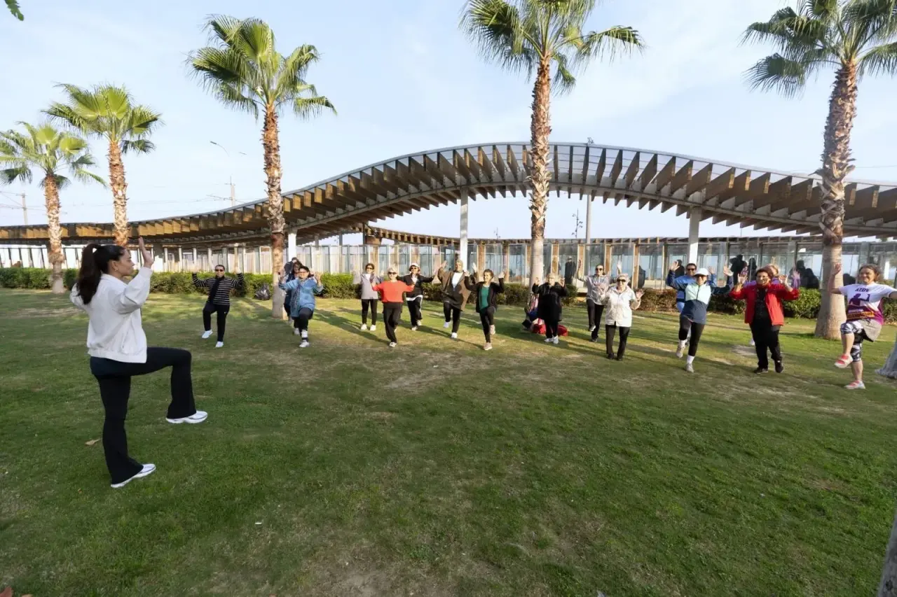 Konak’ta sabah sporuna büyük İlgi: Parklar şenleniyor! 1