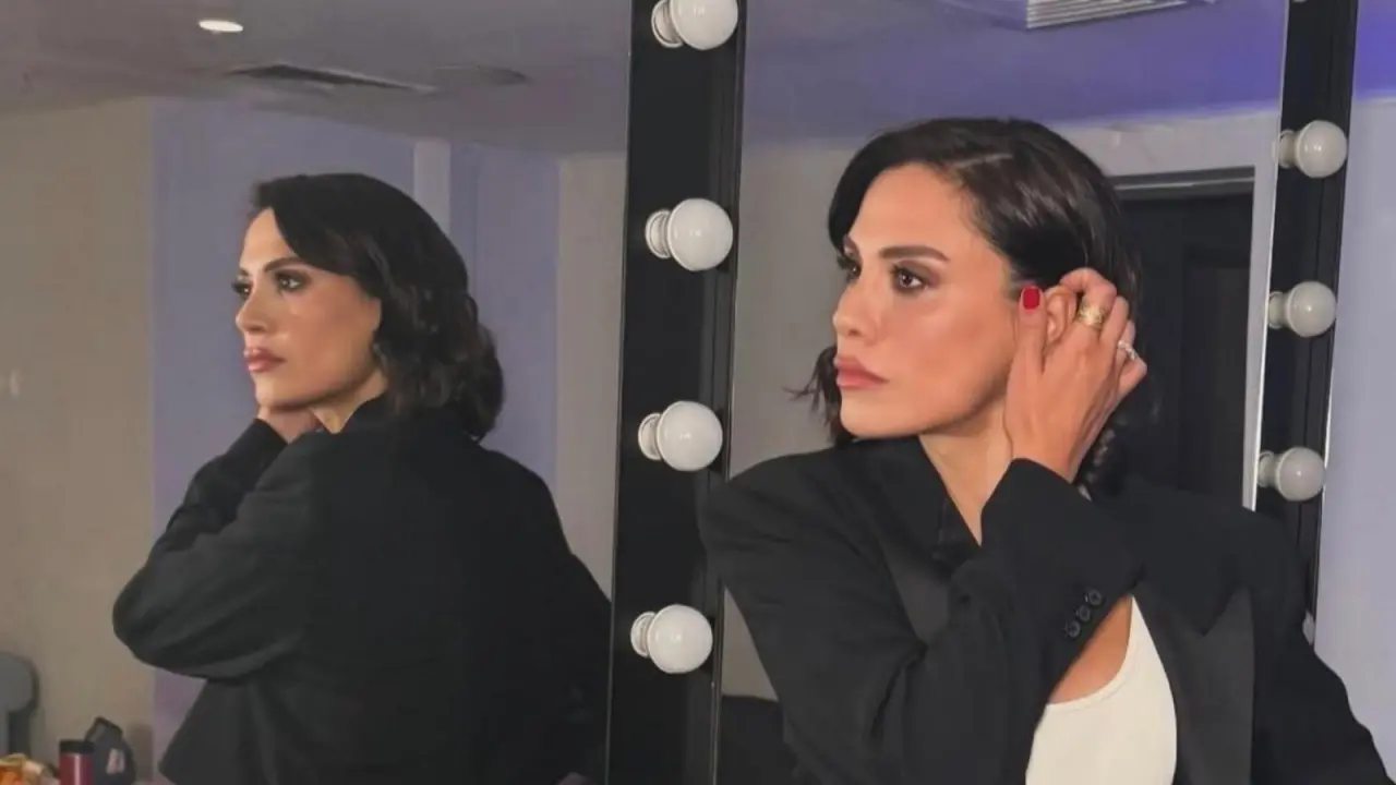 'Fora' oyununun galasında kriz... Şükran Ovalı’nın yaş farkı çıkışı olay oldu! 3