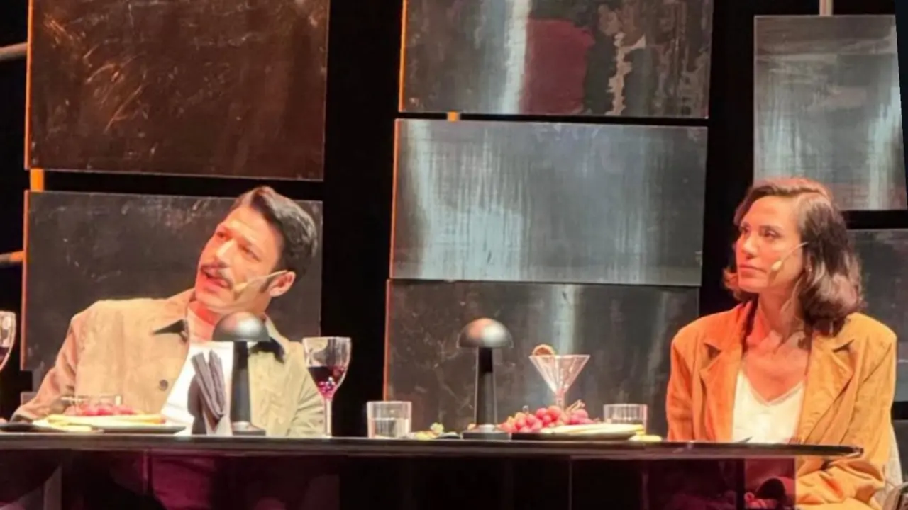 'Fora' oyununun galasında kriz... Şükran Ovalı’nın yaş farkı çıkışı olay oldu! 1