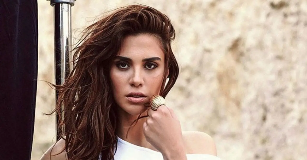 'Fora' oyununun galasında kriz... Şükran Ovalı’nın yaş farkı çıkışı olay oldu! 2