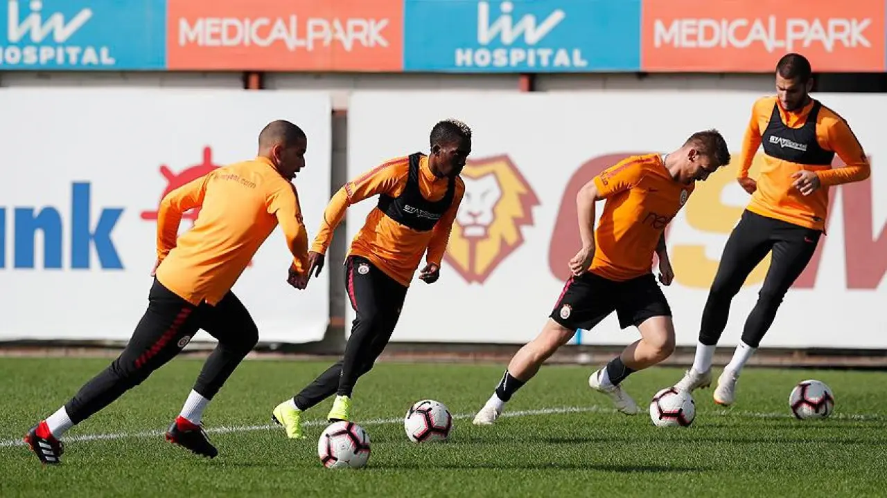 Galatasaray’da derbi alarmı: Temponun yükseldiği antrenmandan dikkat çeken görüntüler... 2