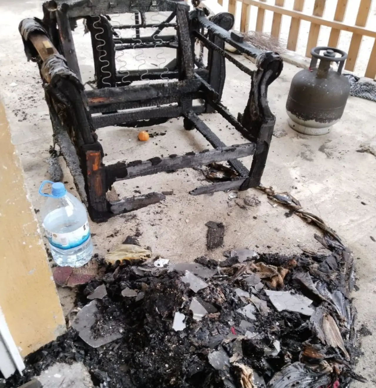 Buzdolabı patladı, ev alev topuna döndü: Hatay’da alevler geceyi aydınlattı! 2