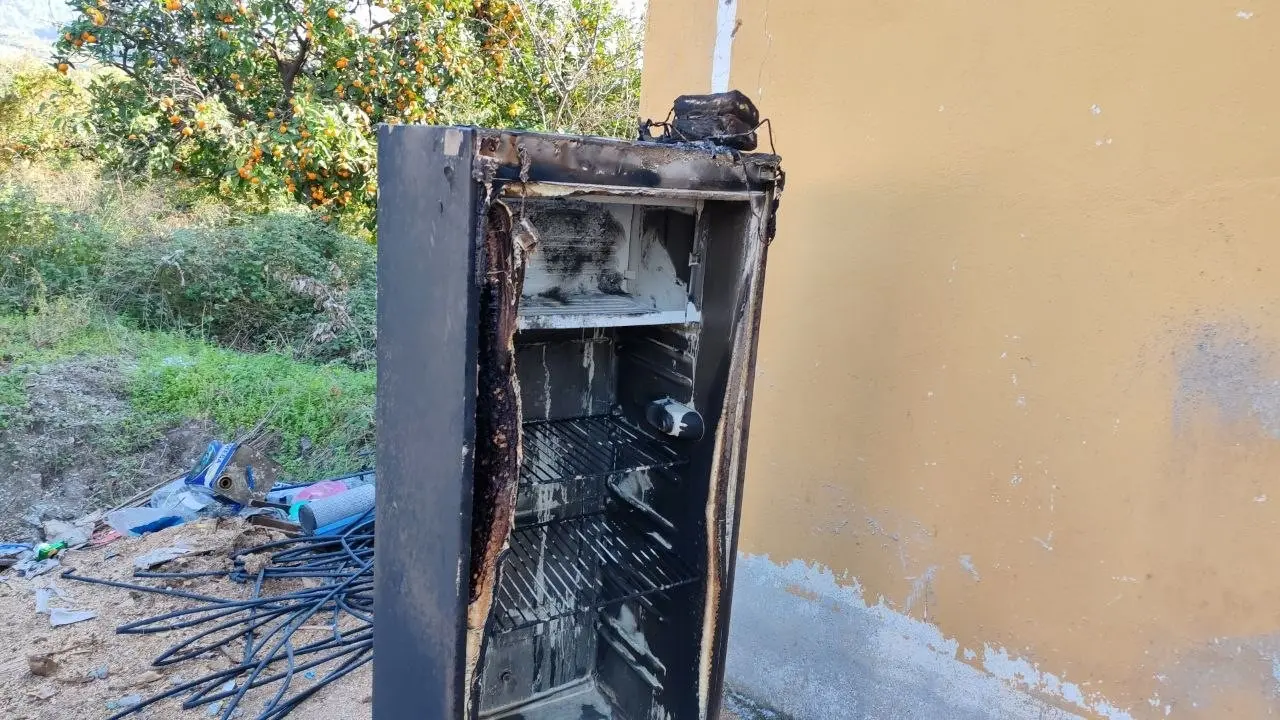 Buzdolabı patladı, ev alev topuna döndü: Hatay’da alevler geceyi aydınlattı! 1