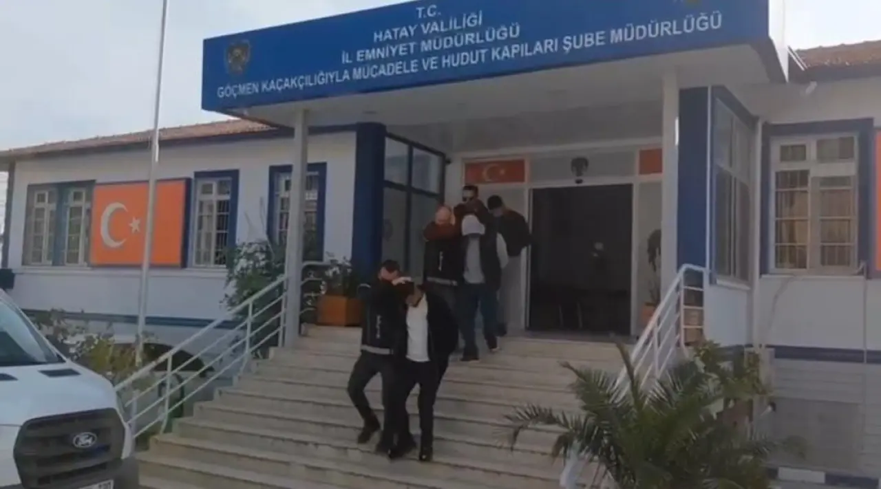 Göçmen kaçakçılığında böylesi görülmedi: Kaçış planı bagajda bitti! 3